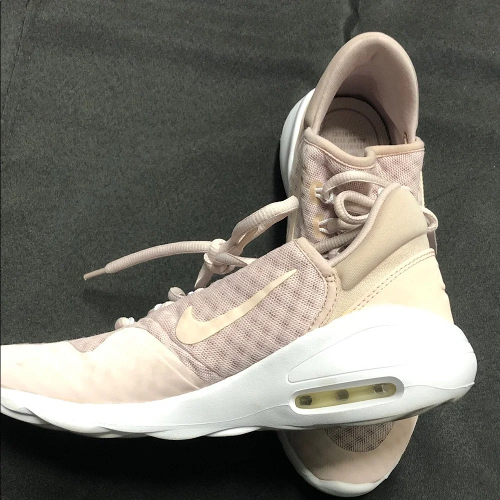 Nike Women's Soft Pink Mesh Sneakers